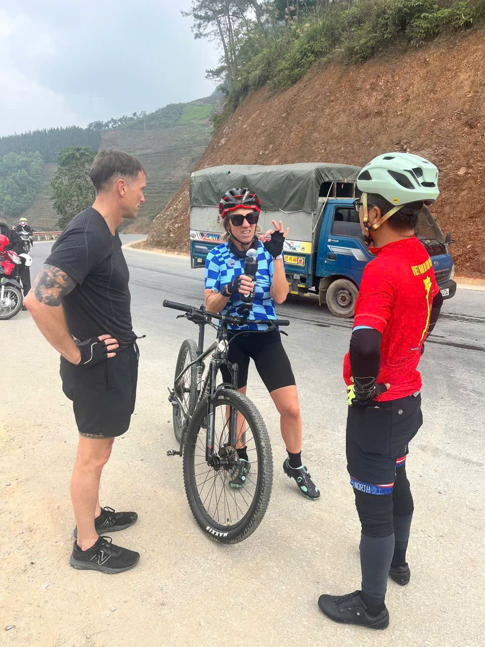 Severní Vietnam na kole (Ha Giang): Ultimátní průvodce po nejkrásnější cyklistické trase světa
